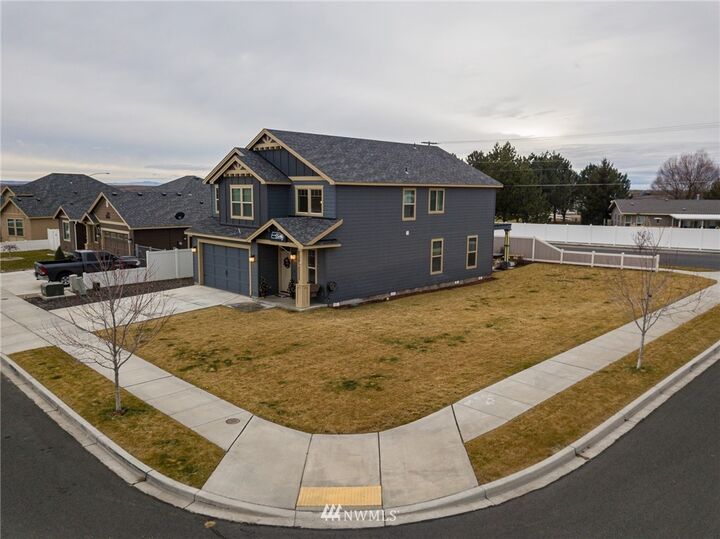 Property Photo:  114 N Tanager Street  WA 98837 