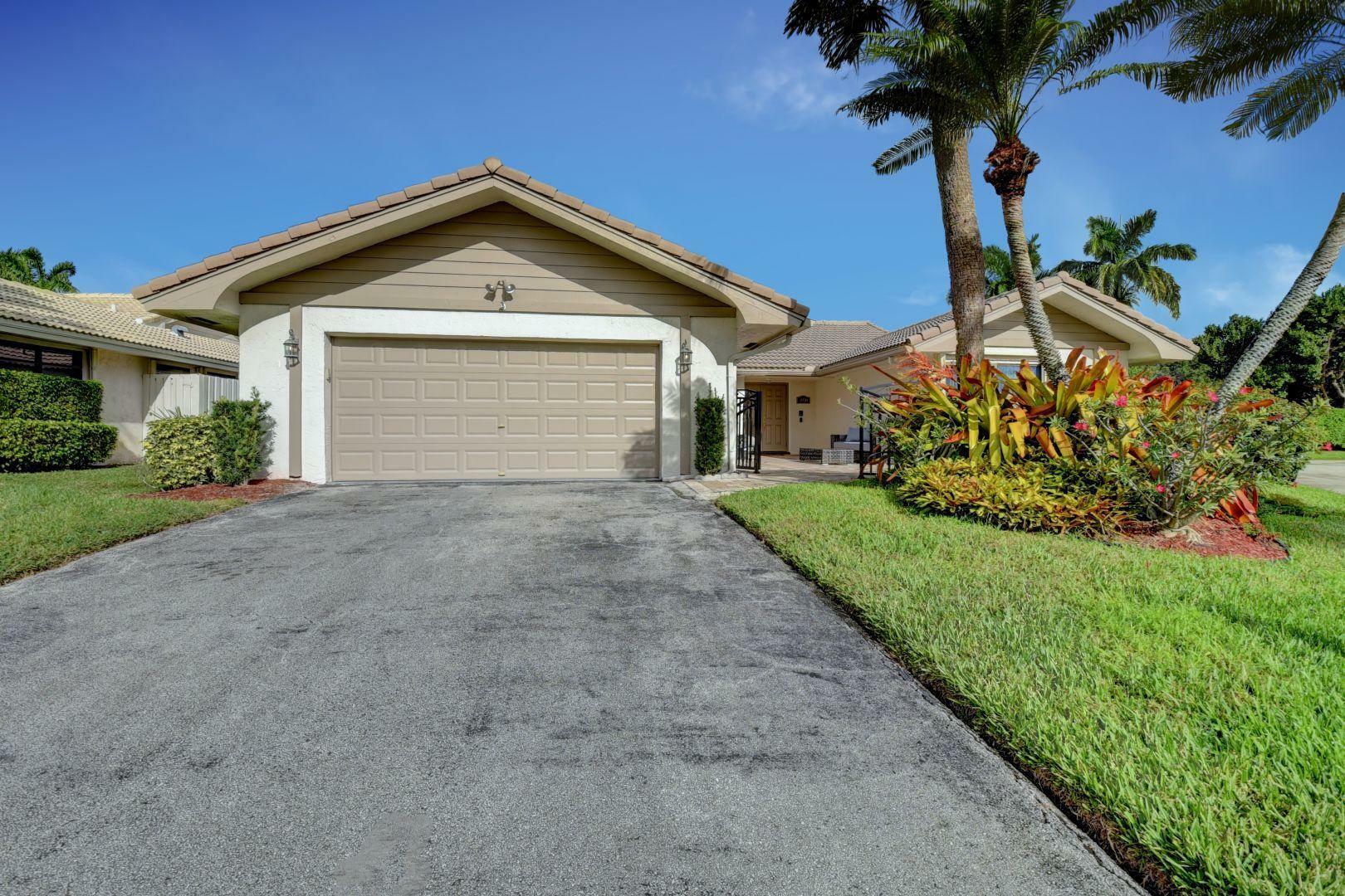 Property Photo: 6921 Villas Drive W FL 33433