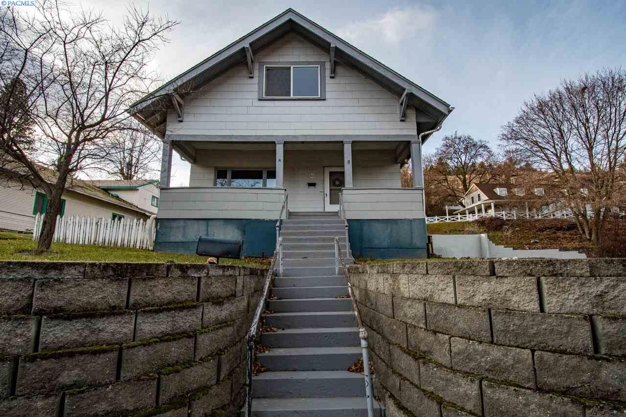 Property Photo:  806 S Meadow  WA 99111 