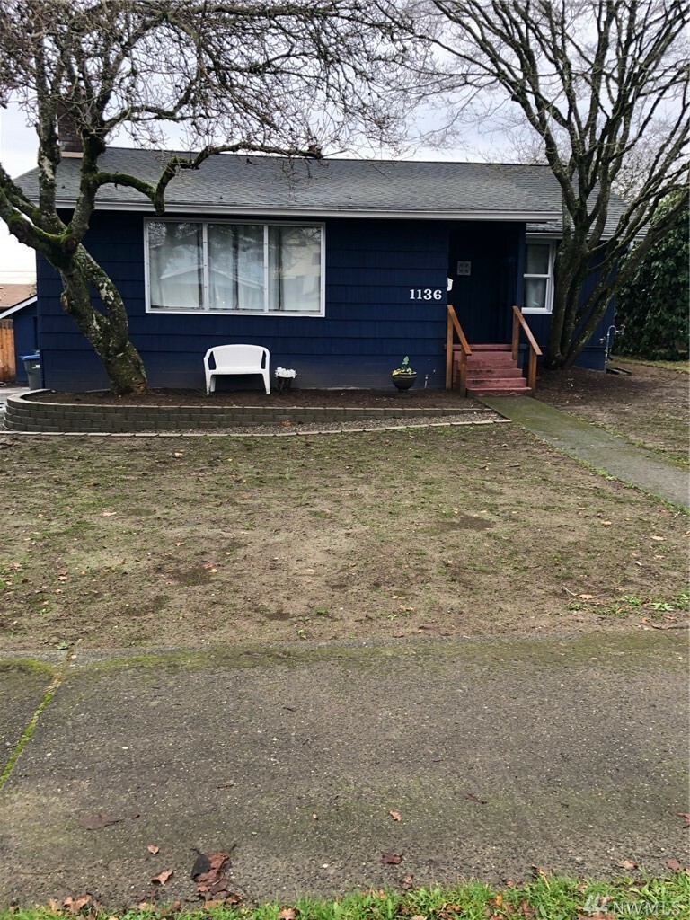 Property Photo:  1136 Hewitt Ave  WA 98337 