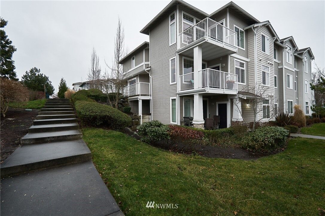Property Photo:  1131  63rd Street SE G  WA 98092 