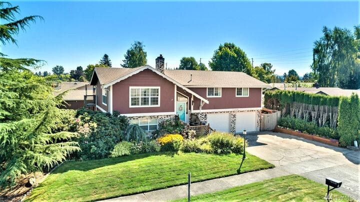 Property Photo:  15020  63rd Stct E  WA 98390 