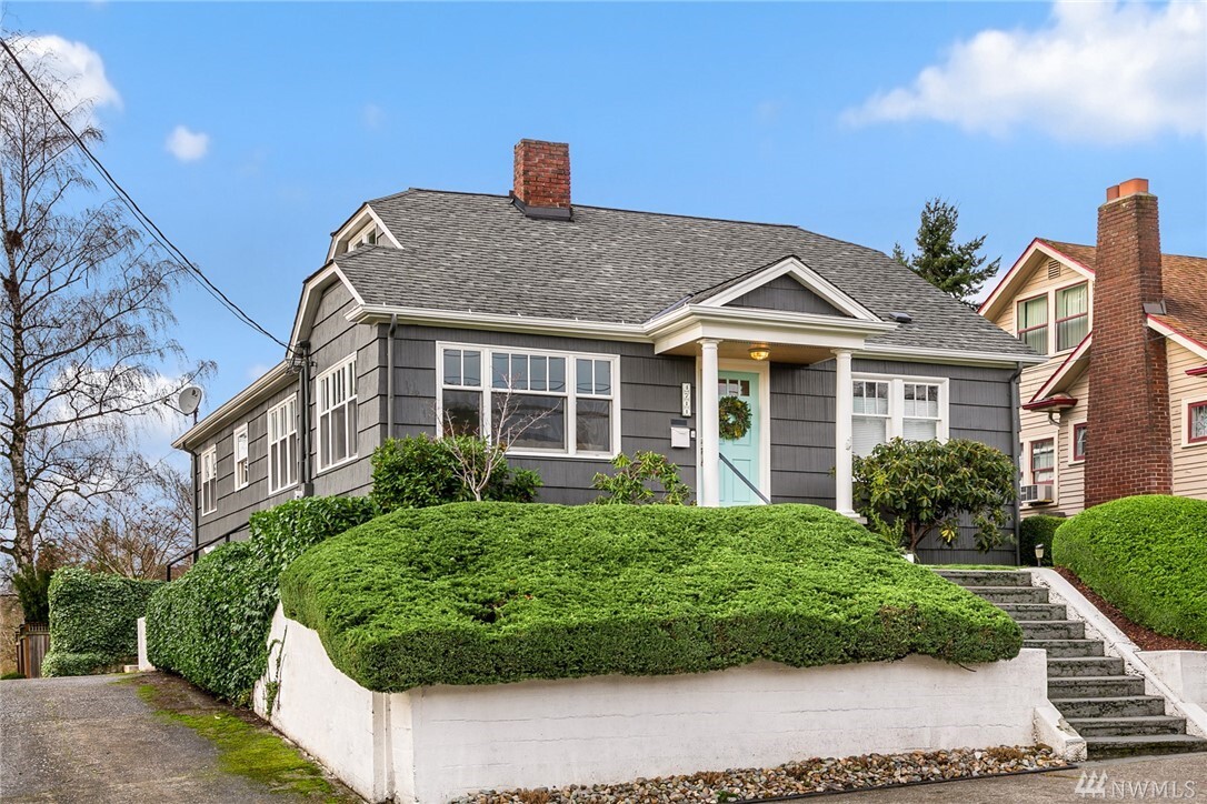 Property Photo:  4711  35th Avenue NE  WA 98105 