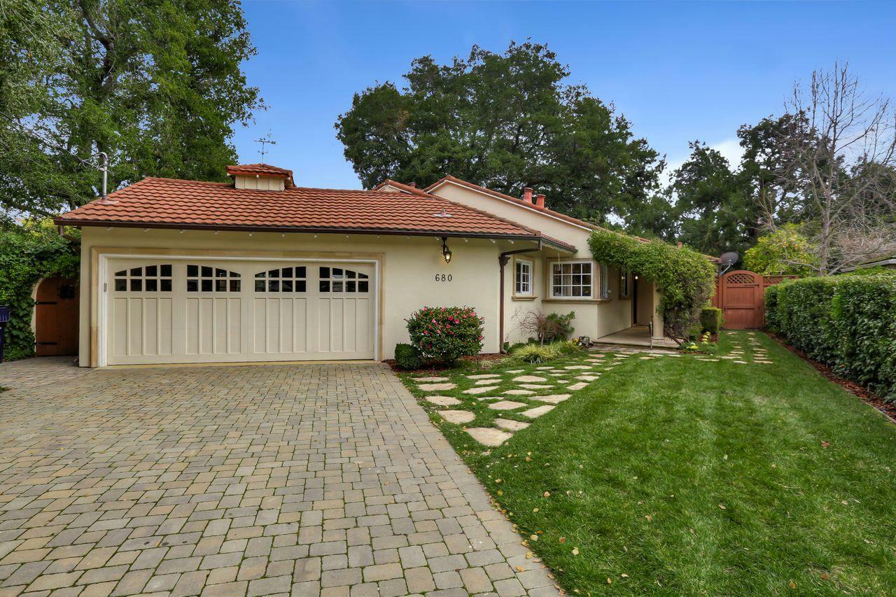 Property Photo:  680 Oakwood Court  CA 94024 