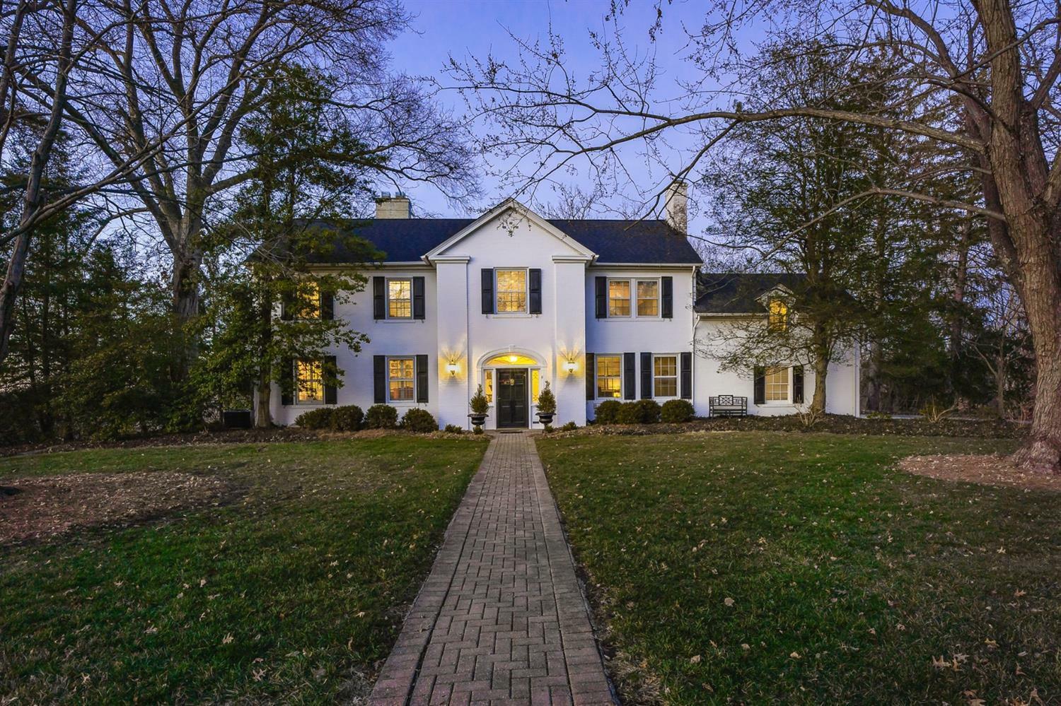 Property Photo: 3146 N Farmcrest Dr OH 45213
