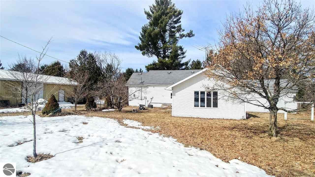 Property Photo:  5201 W 14 Road  MI 49668 