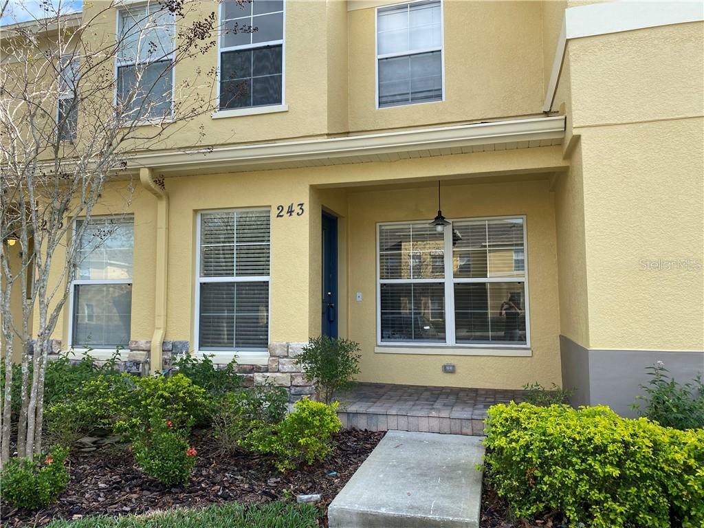 Property Photo: 243 Hardcastle Place FL 33594