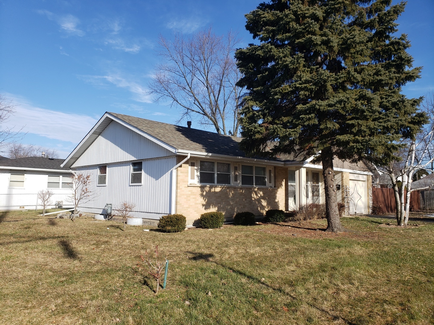 Property Photo:  1420 Everett Avenue  IL 60018 