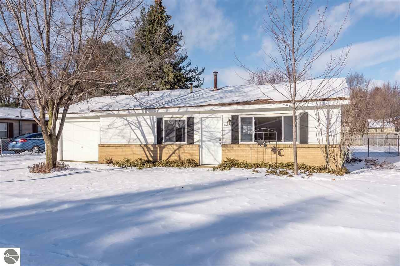 Property Photo:  1606 Fessenden Avenue  MI 48858 