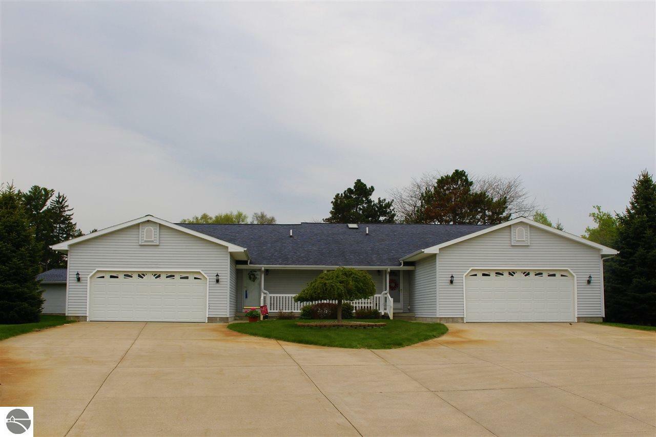 Property Photo:  2372 Rosewood Drive  MI 48858 