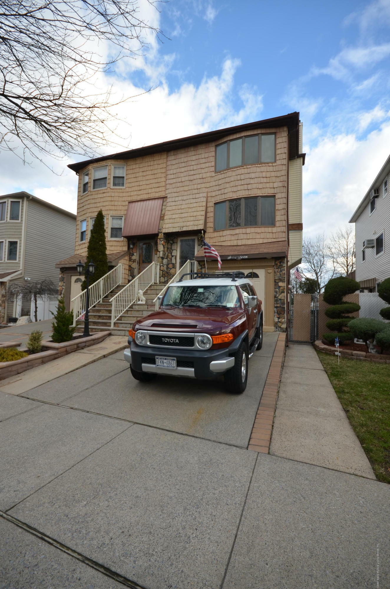 Property Photo: 17 Leggett Place NY 10314