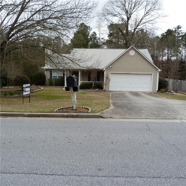 Property Photo: 2000 Amberly Glen Way 30019