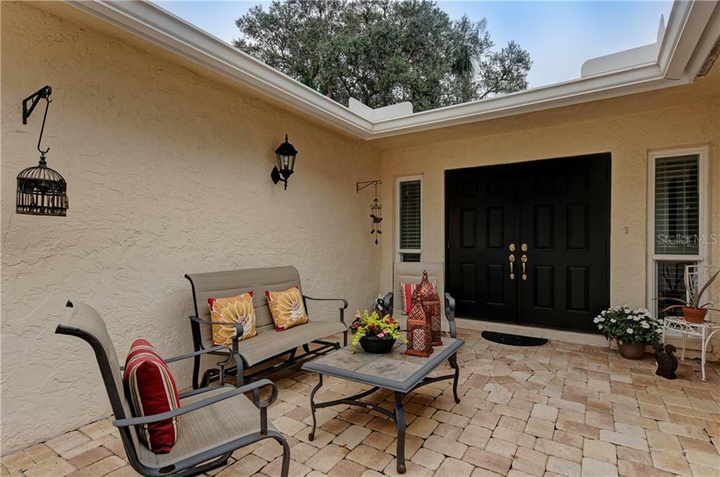 Property Photo:  6916 W Country Club Drive N  FL 34243 