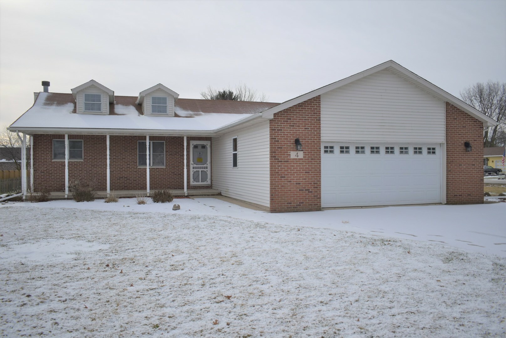 Property Photo:  4 Junior Drive  IL 60548 