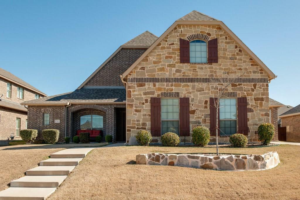 Property Photo:  714 Lorraine Lane  TX 76065 