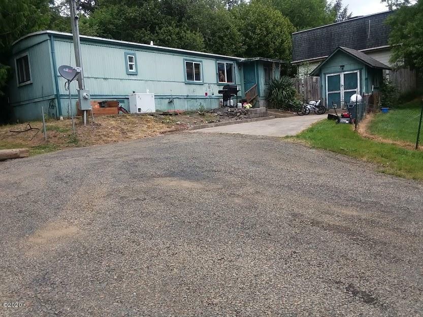 Property Photo: 421 Vista Terrace OR 97368