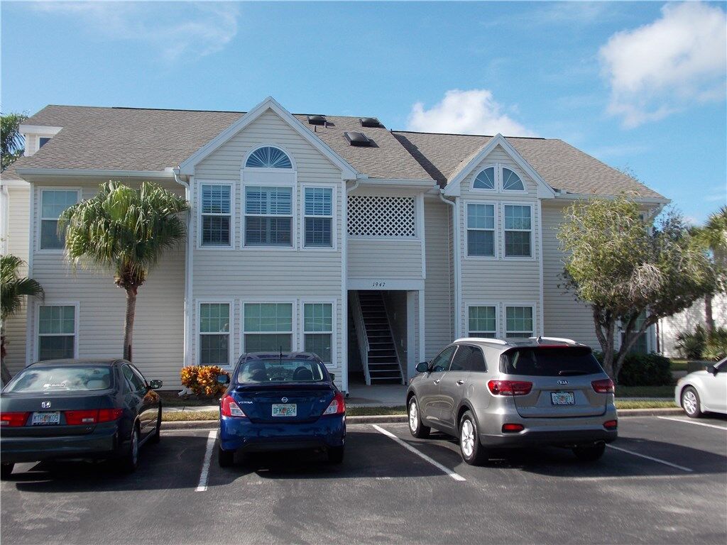 Property Photo:  1947 Aynsley Way 2  FL 32966 