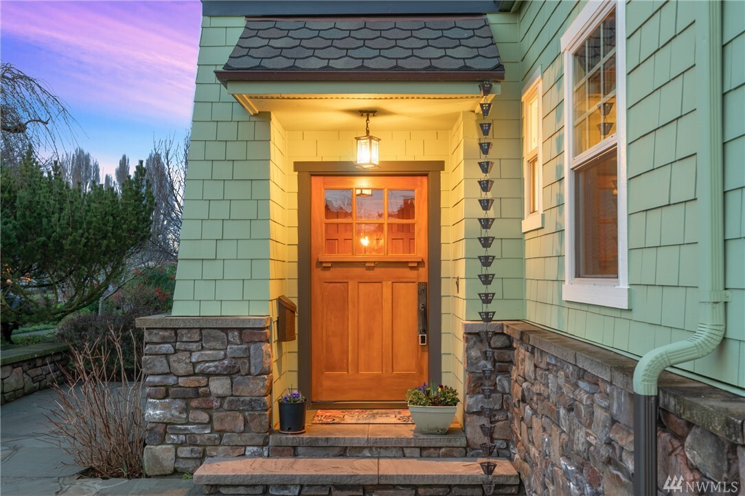 Property Photo: 3244 64th Avenue SW WA 98116