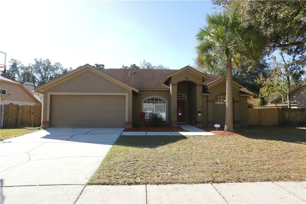 Property Photo:  9722 Glenpointe Drive  FL 33569 