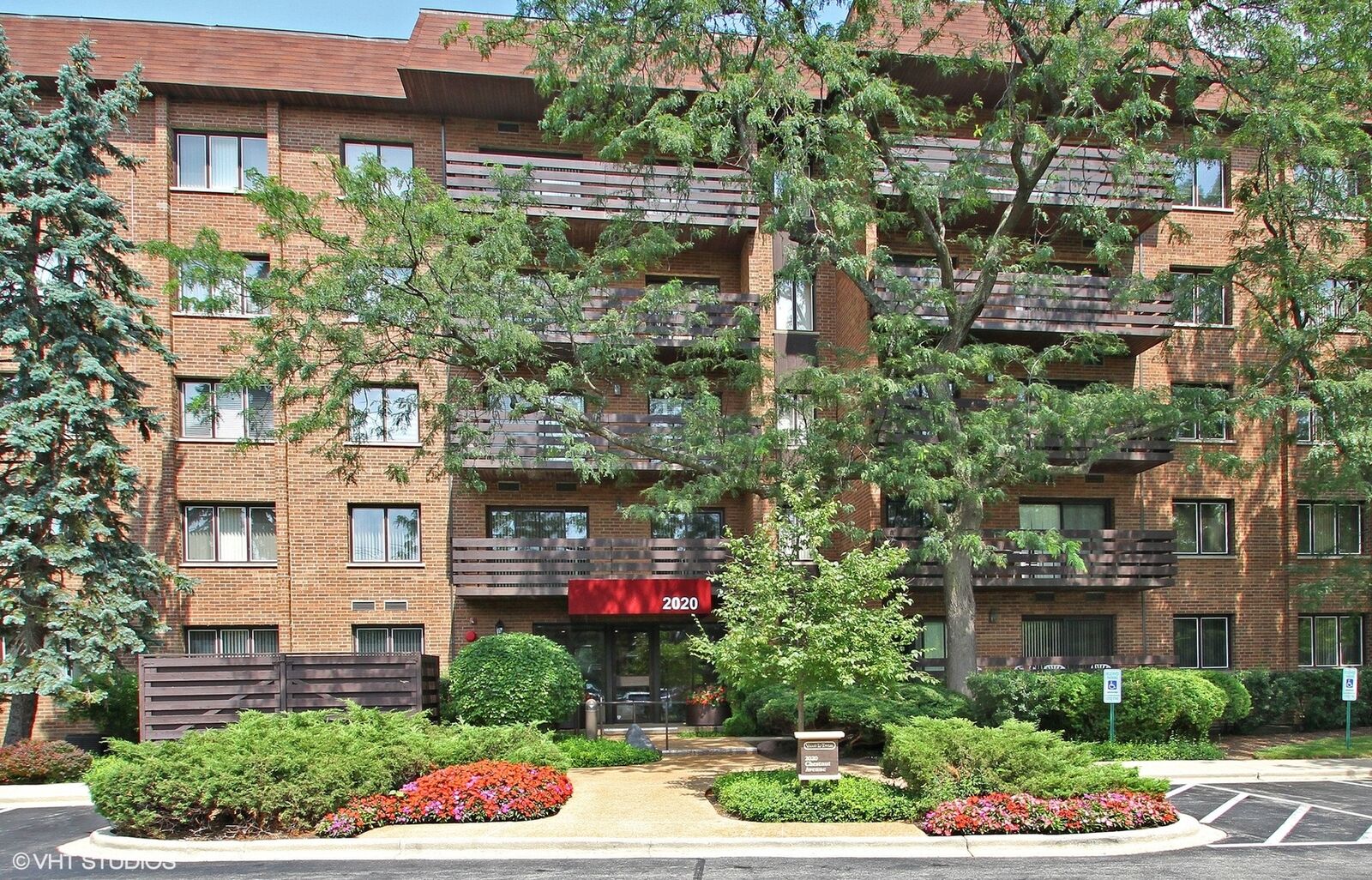 Property Photo:  2020 Chestnut Avenue 106  IL 60025 