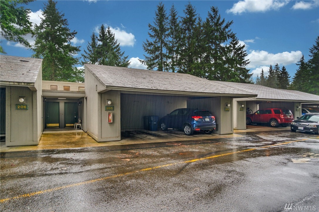 Property Photo:  6234  138th Avenue NE 205  WA 98052 