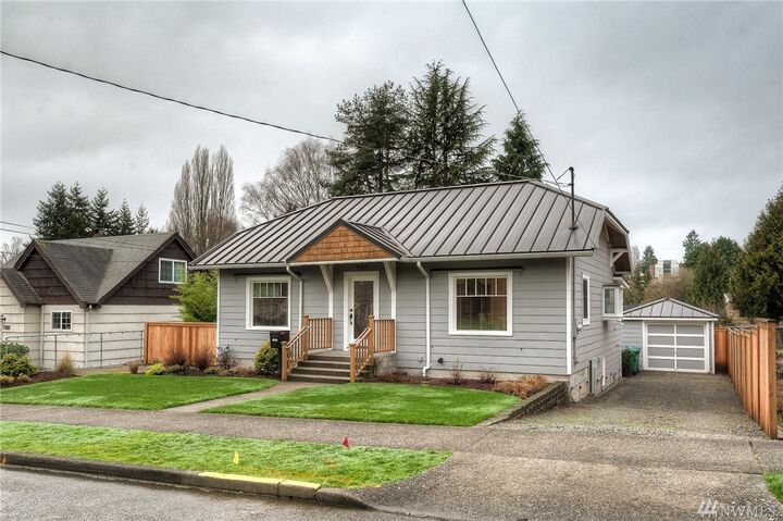 7327  39th Avenue NE  Seattle WA 98115 photo
