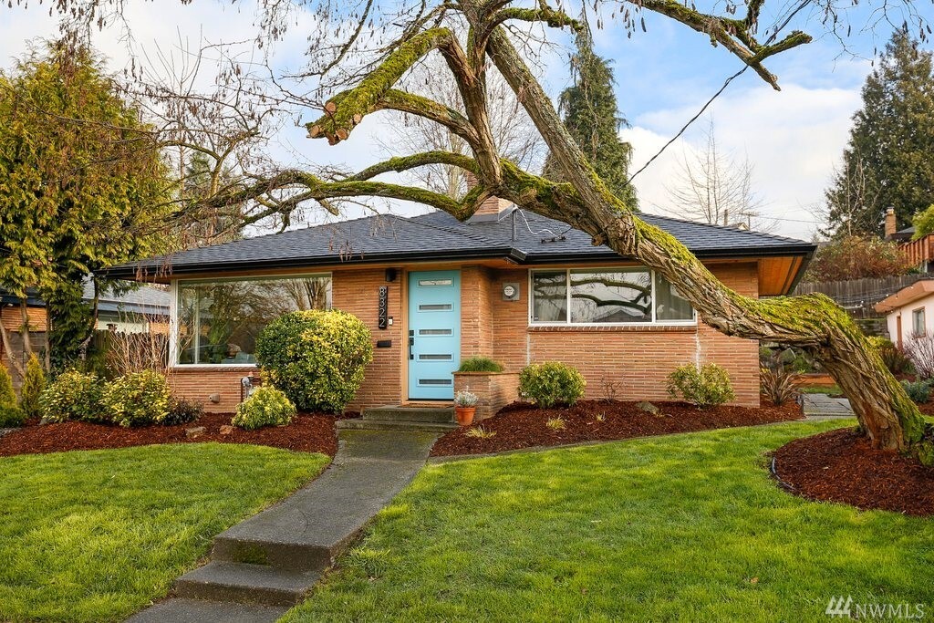 Property Photo: 8322 Wolcott Avenue S WA 98118