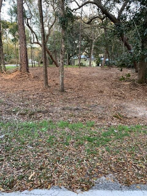 Property Photo: 2 Little Canal Drive FL 32459