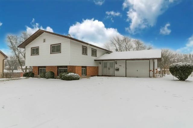 Property Photo:  715 Ashley Court  IL 60169 