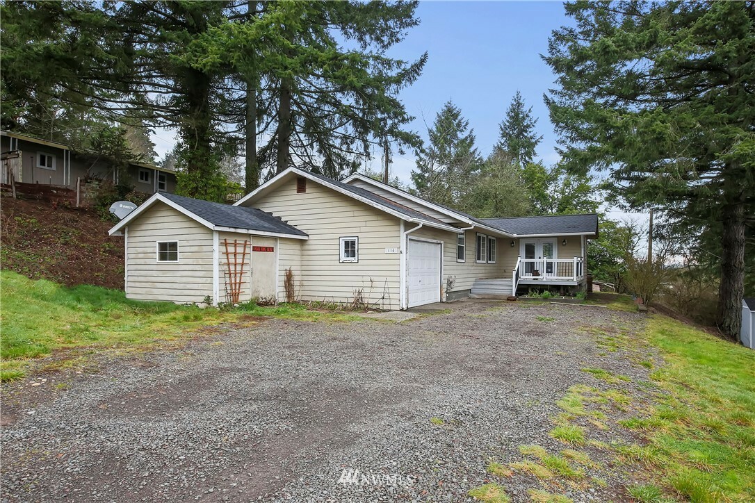 Property Photo:  114 Lilac Lane  WA 98312 