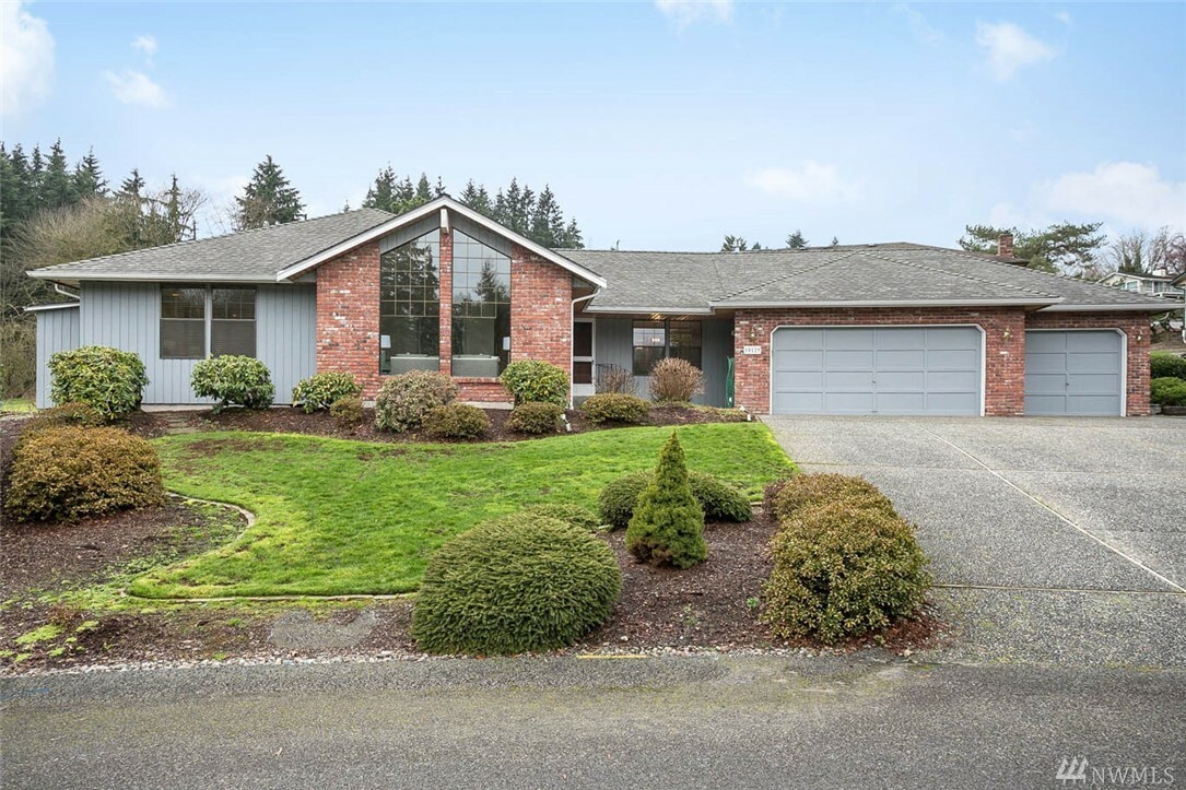 Property Photo:  10129 40th Ave SE  WA 98208 