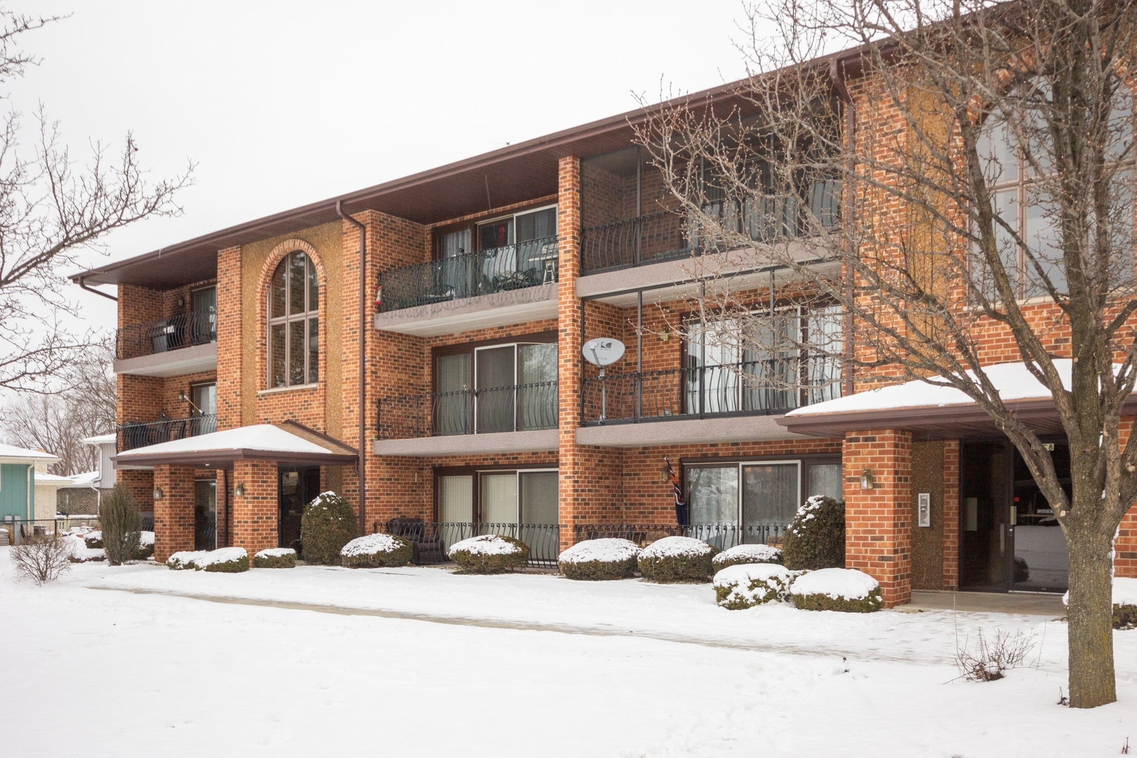 Property Photo:  8201 Cobblestone Drive 2D  IL 60465 