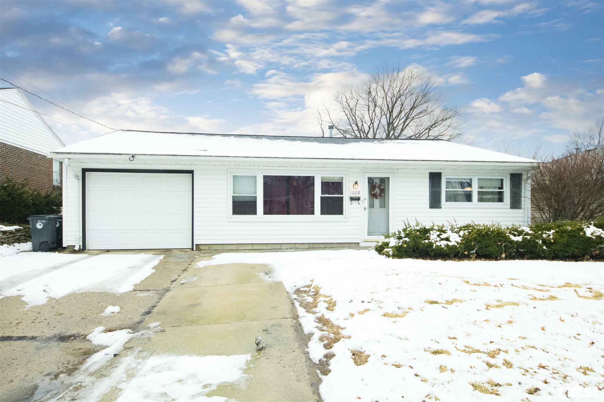 1008 Sheridan  Pekin IL 61554 photo