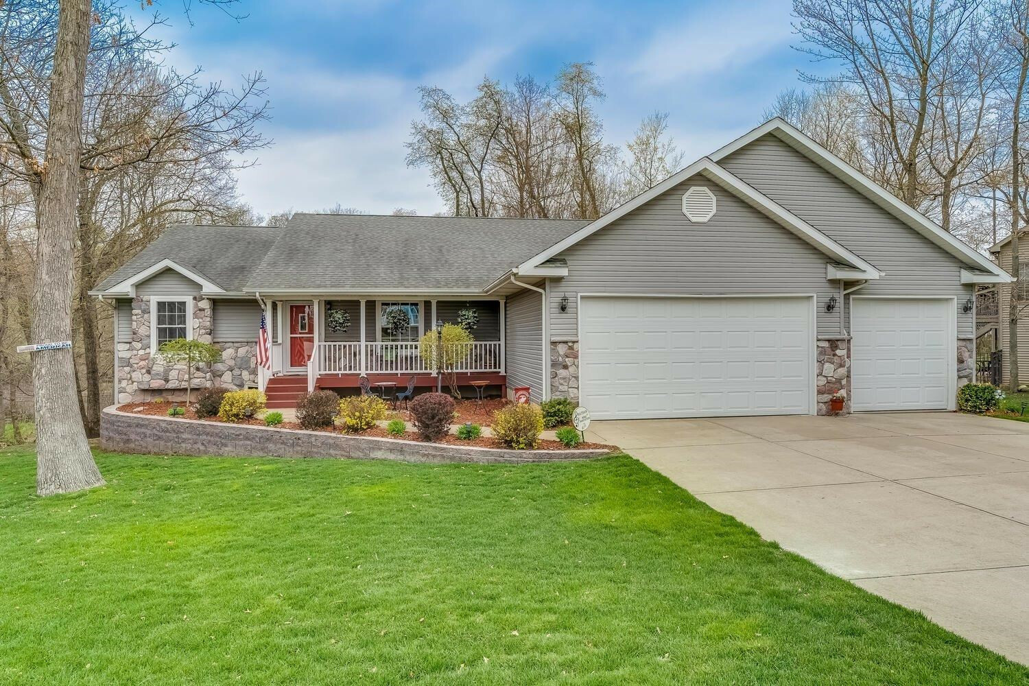 Property Photo:  729 Gentry Lane  IN 46552 