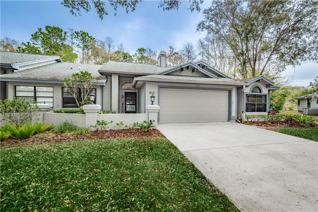 Property Photo:  913 Lucas Lane  FL 34677 