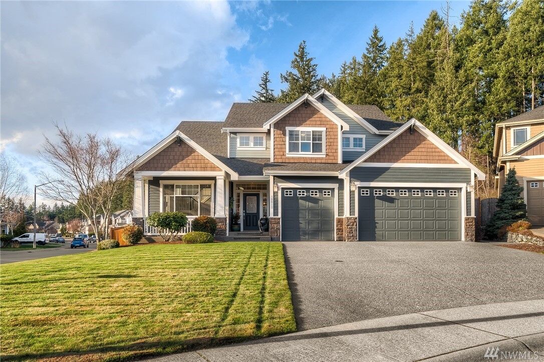 Property Photo:  18012  121st Avenue E  WA 98374 