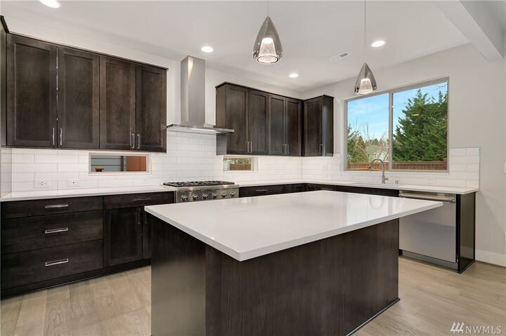 Property Photo:  1196 SE 14th Place  WA 98045 