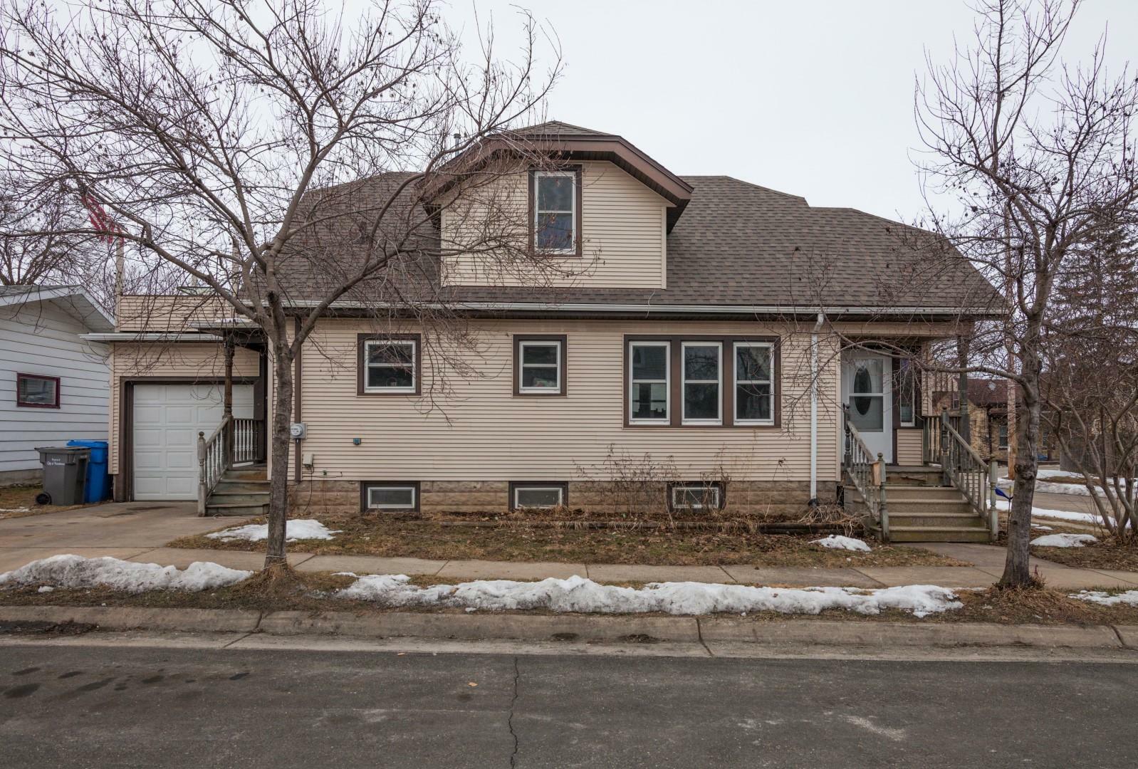 Property Photo:  900 Cleveland St  WI 53098 