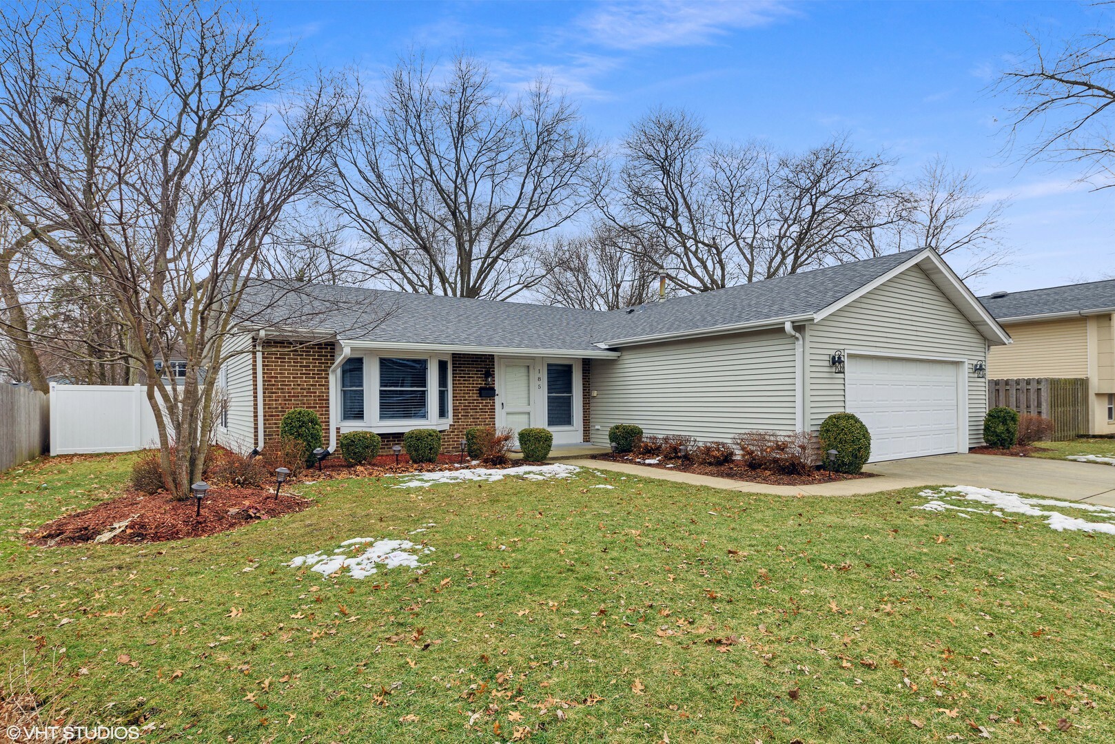 Property Photo:  185 East Farmgate Lane  IL 60067 