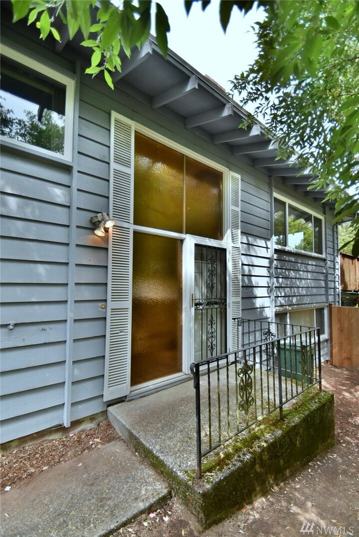 Property Photo:  3214 NE 95th St  WA 98115 