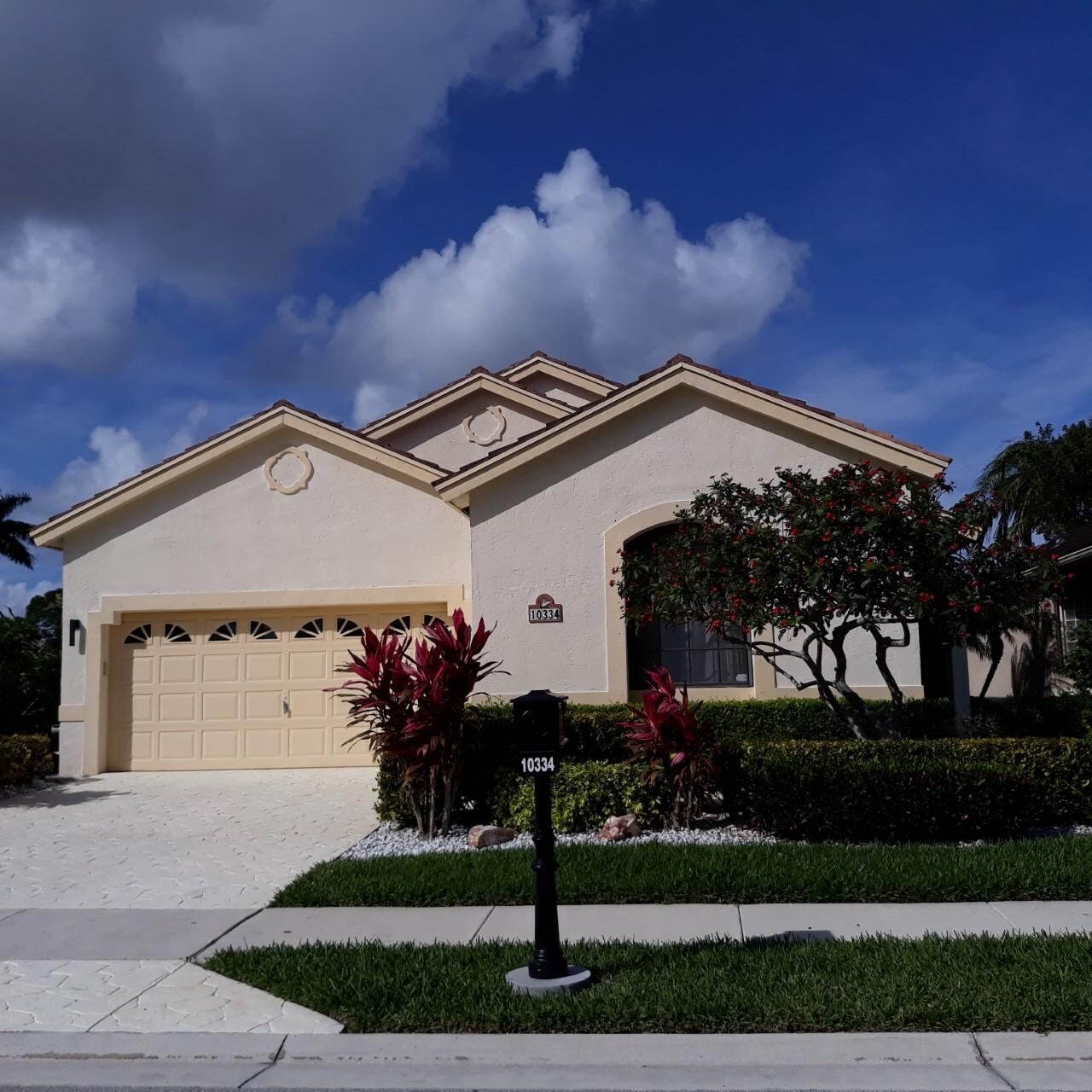 Property Photo:  10334 Lexington Circle S  FL 33436 