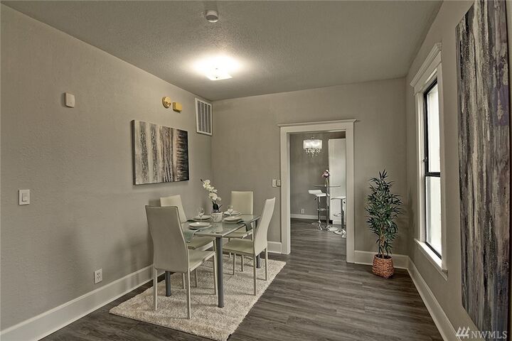 Property Photo:  2031 Hoyt Ave  WA 98201 