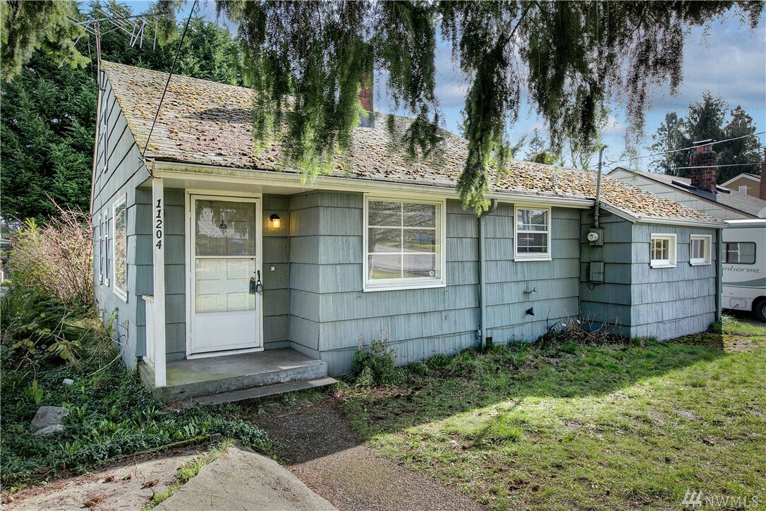 Property Photo: 11204 Fremont Ave N WA 98133