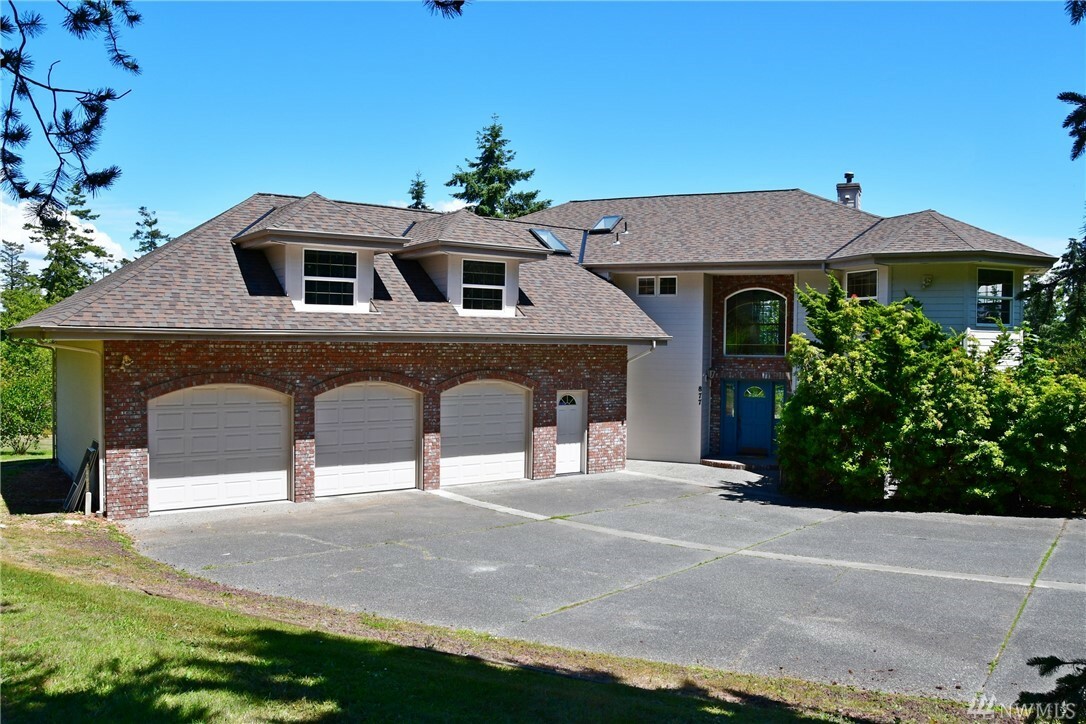 Property Photo: 877 Leaf Lane WA 98253