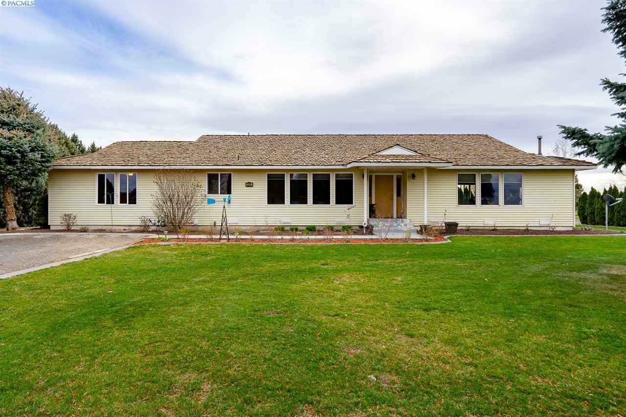 Property Photo: 850 Lake Rd WA 99323