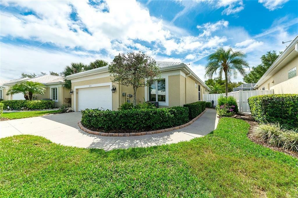 Property Photo: 8730 52nd Drive E FL 34211