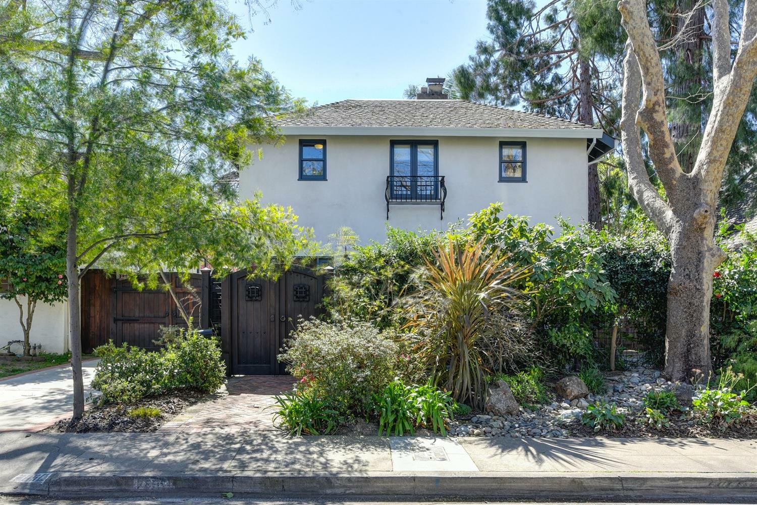 Property Photo:  2650 Curtis Way  CA 95818 