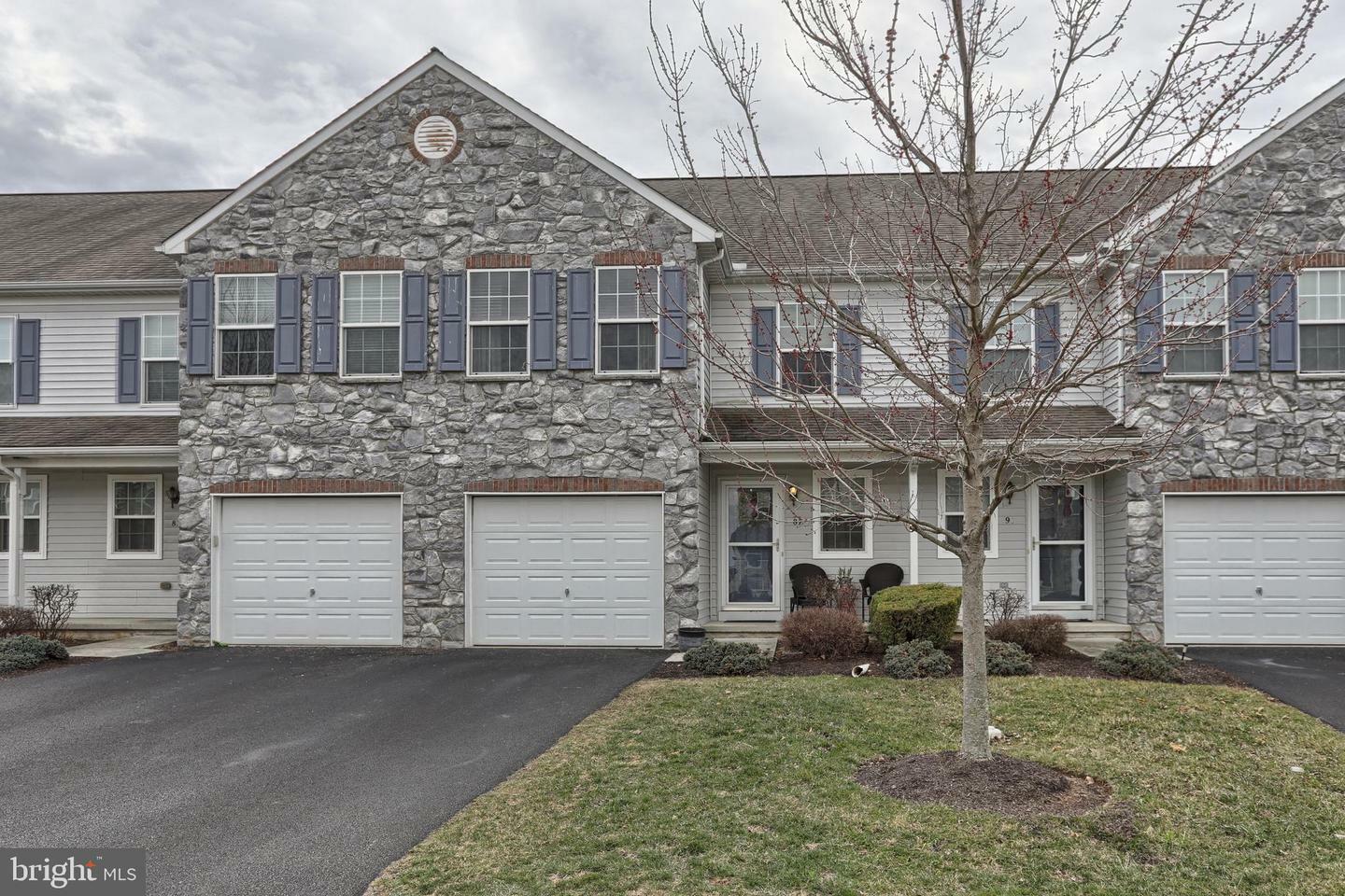 Property Photo: 87 Harvest Mill Lane PA 17078
