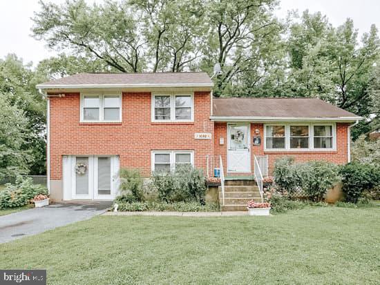 Property Photo: 1042 Homeland Drive PA 17601