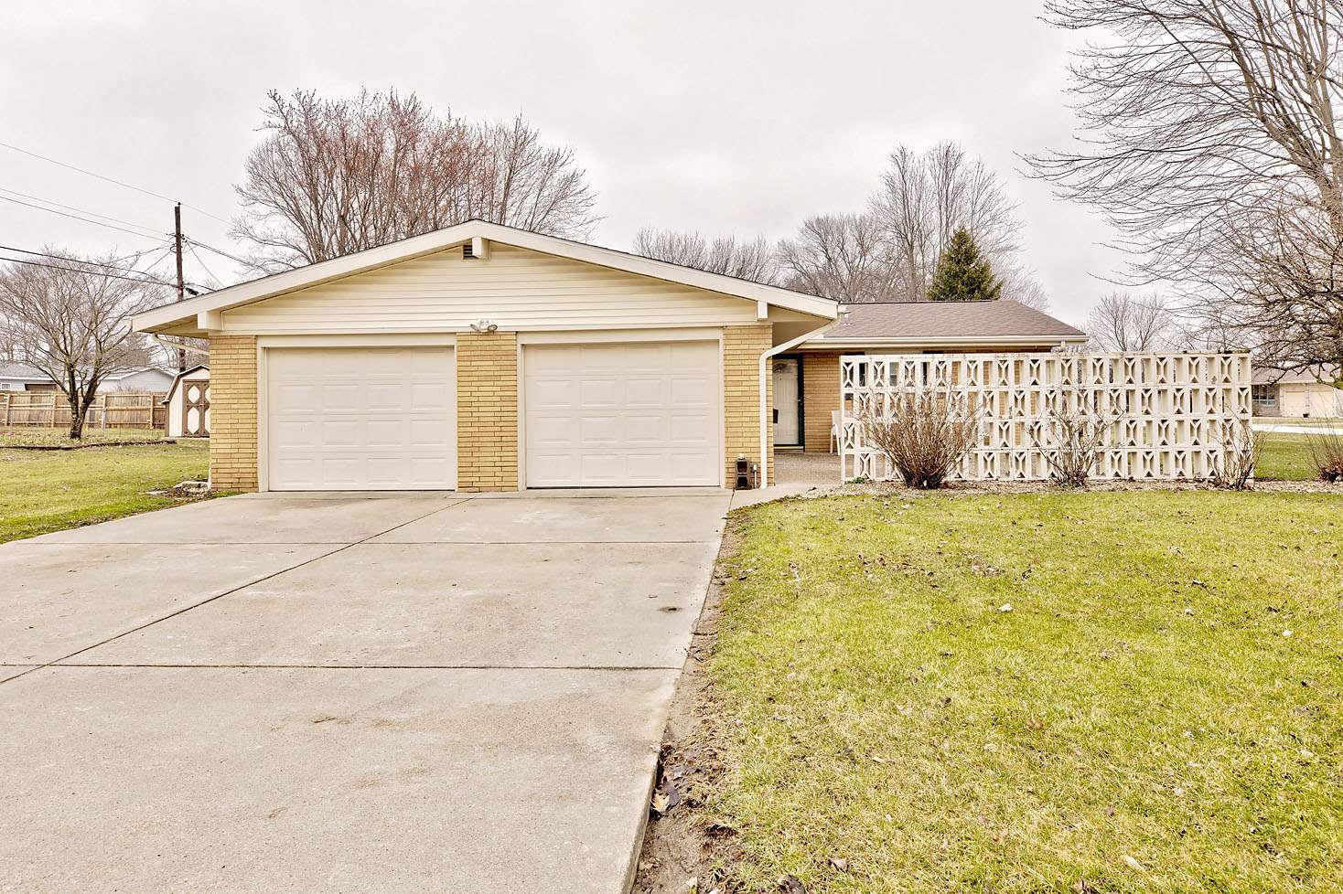 Property Photo:  4092 W Broadway Avenue  IN 47404-4881 
